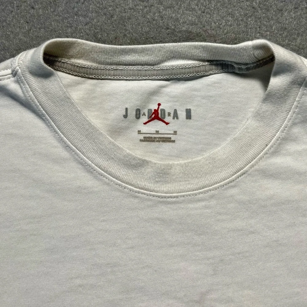 Air Jordan Men’s Medium T-Shirt Light Gray Embroidered Logo 100% Cotton